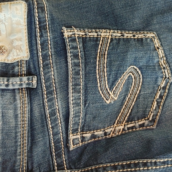 Silver Capri Suki Jeans - Picture 2 of 6